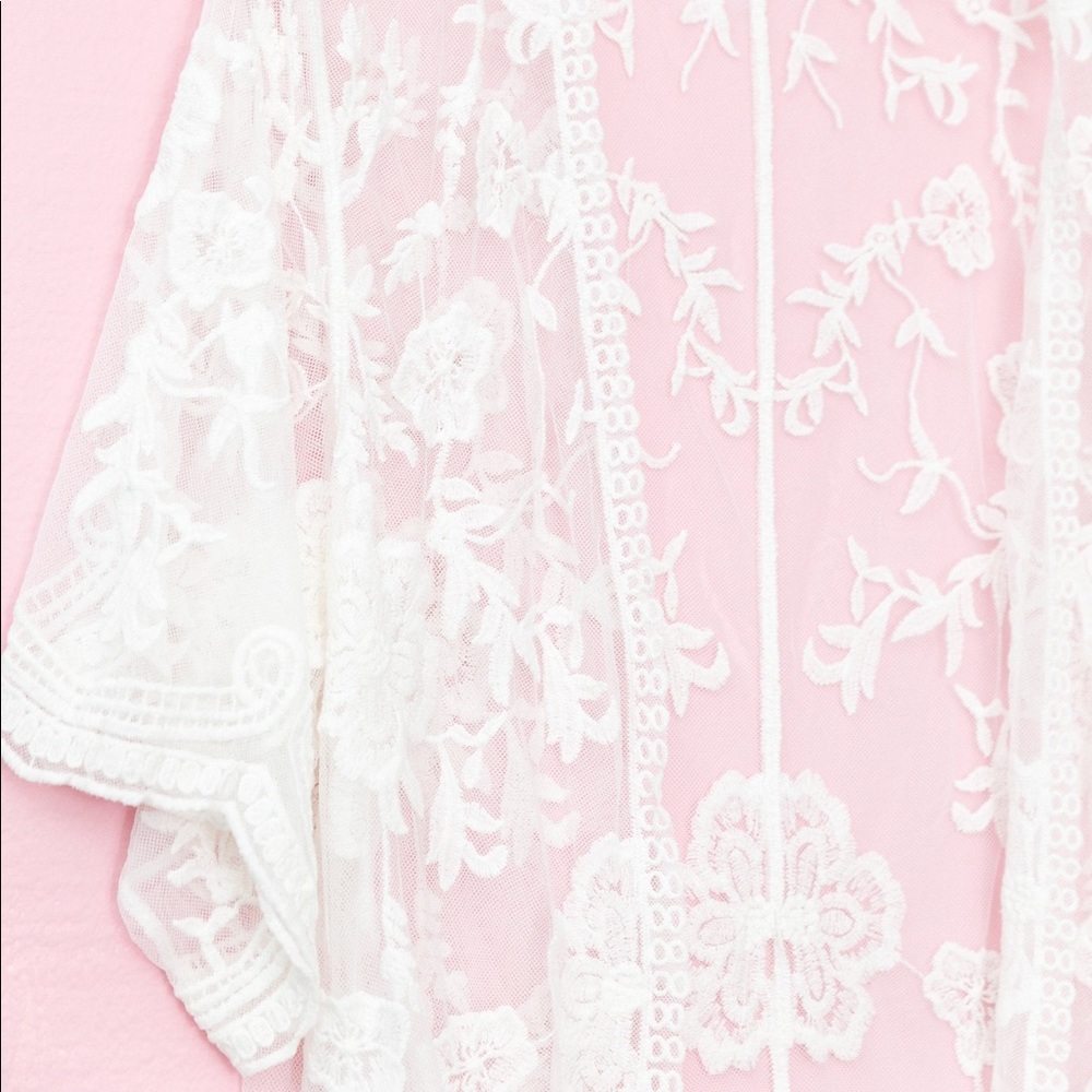 MAEVEN BRIDAL - Boho Lace Kimono / Bridal Lace Robe / Beach Cover-Up - Picture 7 of 15